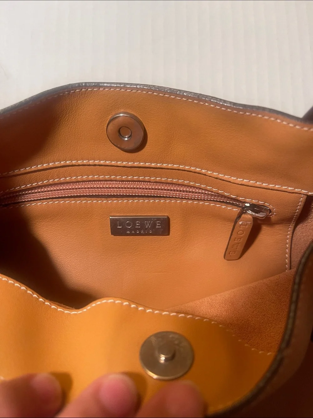 LOEWE Tan Leather Shoulder Tote - Classic LOEWE Design preloved